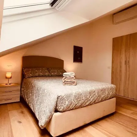 Urban House - Skylight House Navigli Center Apartment Milan